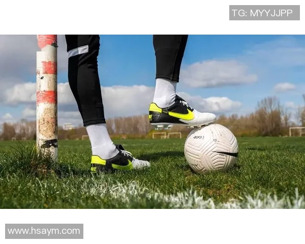 男士足球明星训练鞋推荐助你提升球技与场上表现